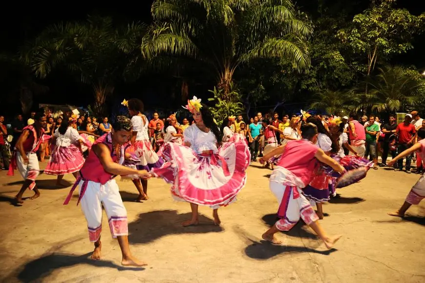 Descubra a rica Cultura do Carimbó, uma dança tradicional do Pará que se tornou Patrimônio Cultural do Brasil. Explore sua história, dança e importância cultural.